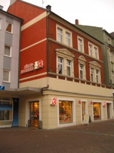 Umbau und Erweiterung eines Wohn- und Geschäftshauses